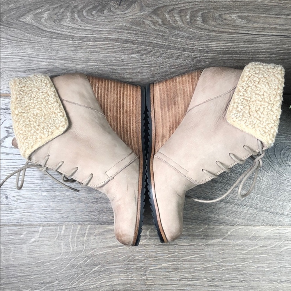 Nordstrom Caslon Leather Suede Wedge Bootie Fleece Trim Ivory Cream 8 - Picture 2 of 14